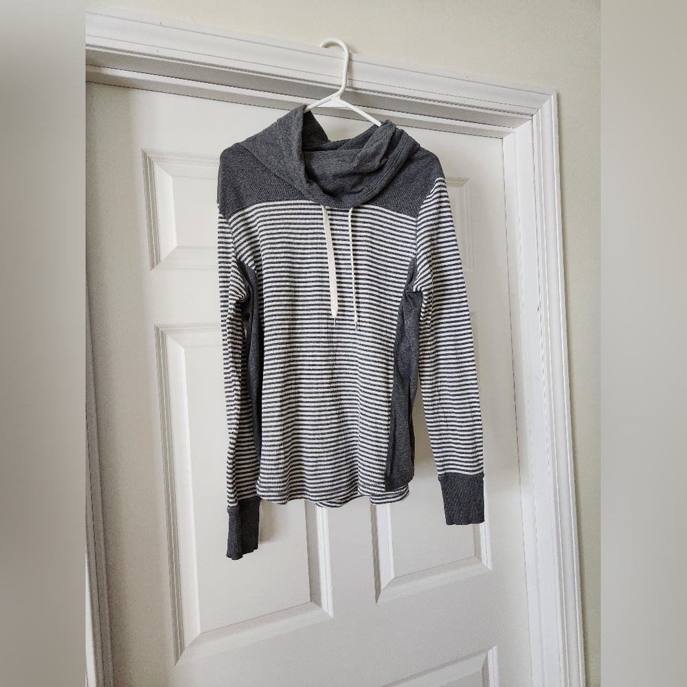 Eddie Bauer Ladies Pulliver with drawstring. Like New